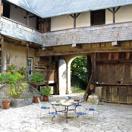 Bed and Breakfast La Ferme Dagué Lasseube Exterior foto