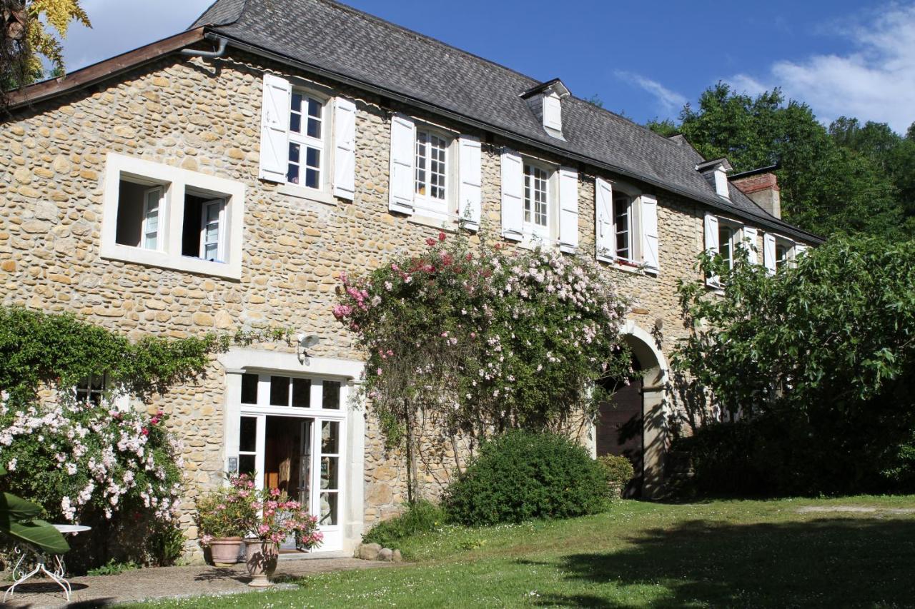 Bed and Breakfast La Ferme Dagué Lasseube Exterior foto