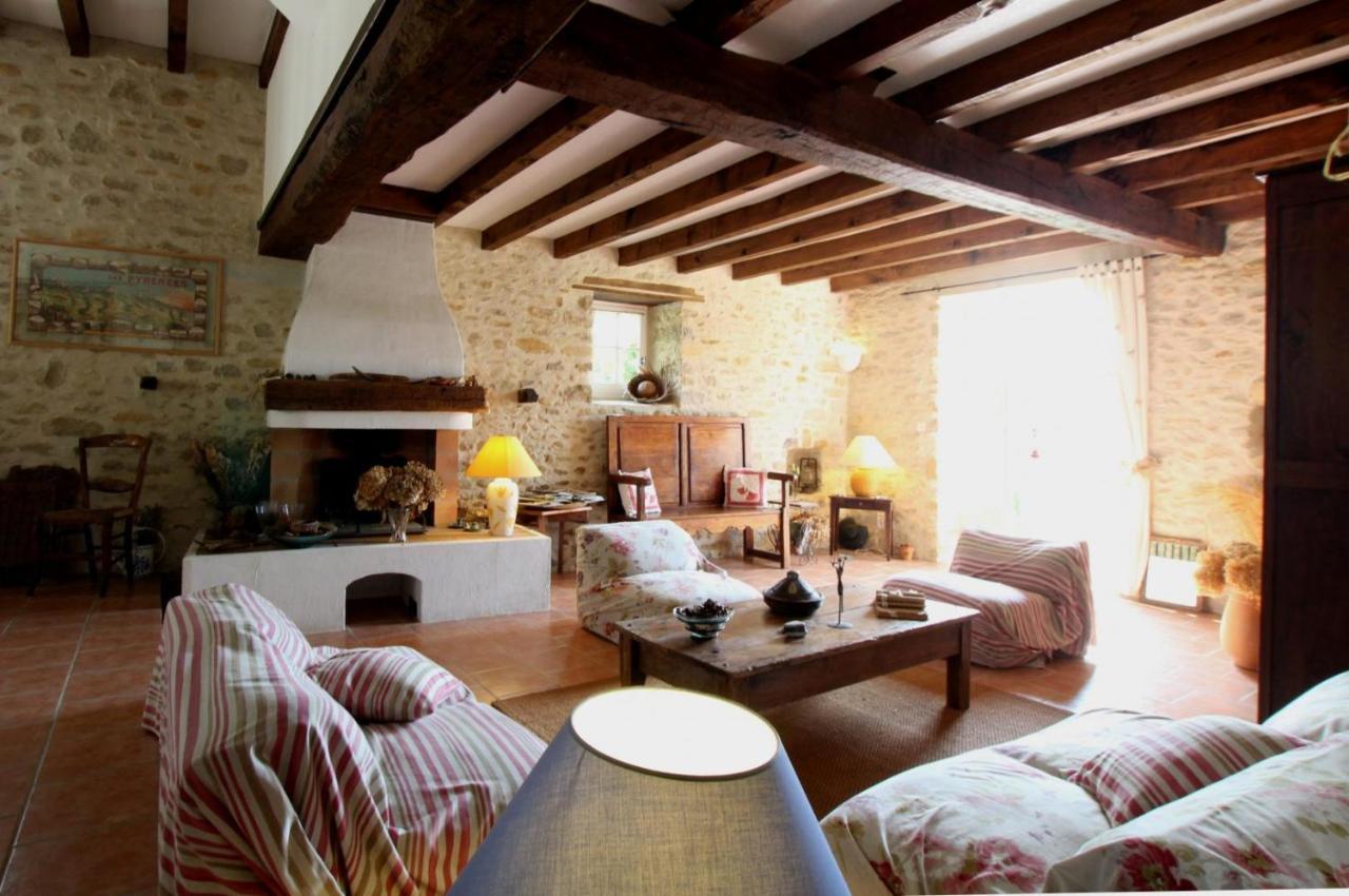 Bed and Breakfast La Ferme Dagué Lasseube Exterior foto