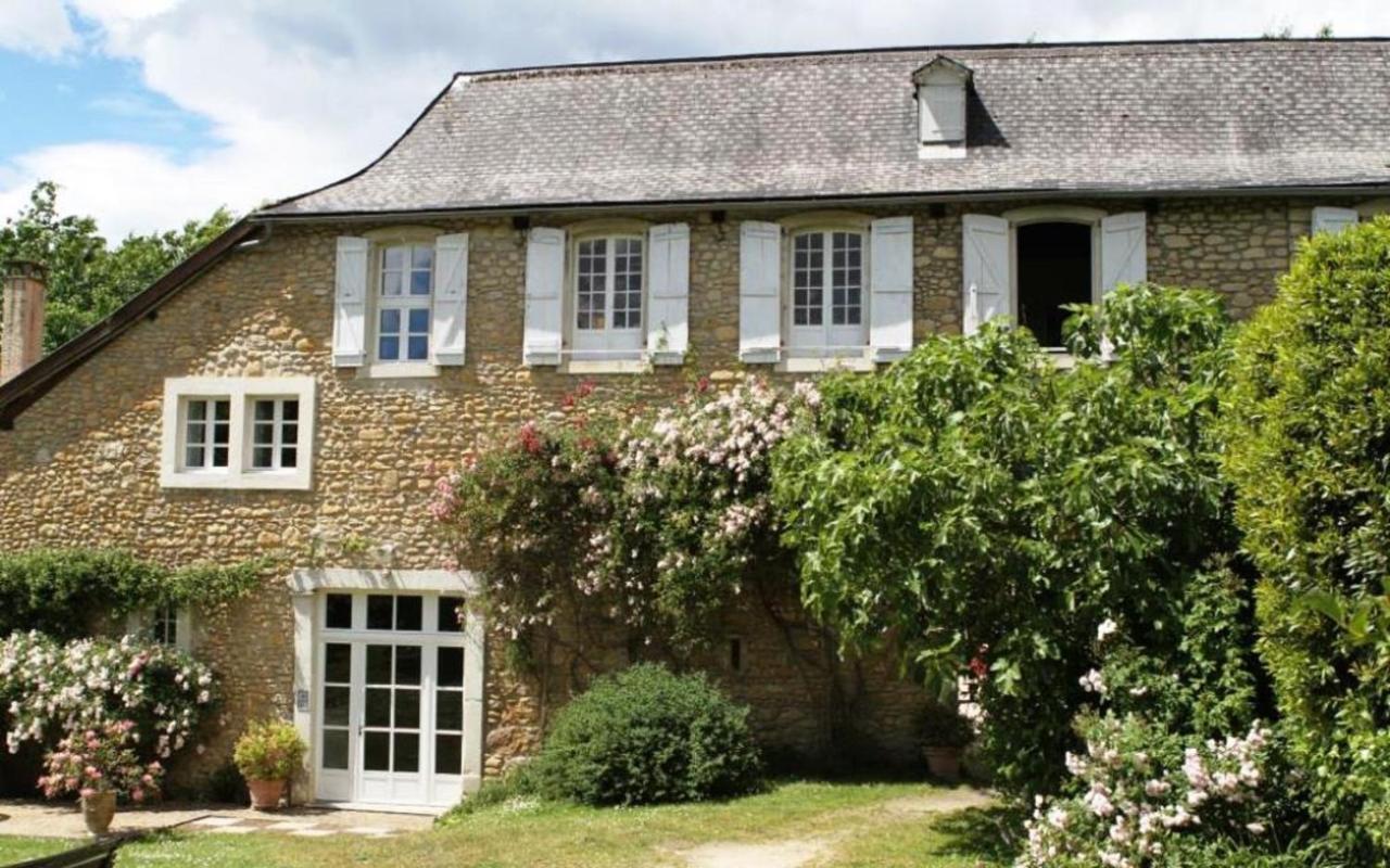 Bed and Breakfast La Ferme Dagué Lasseube Exterior foto
