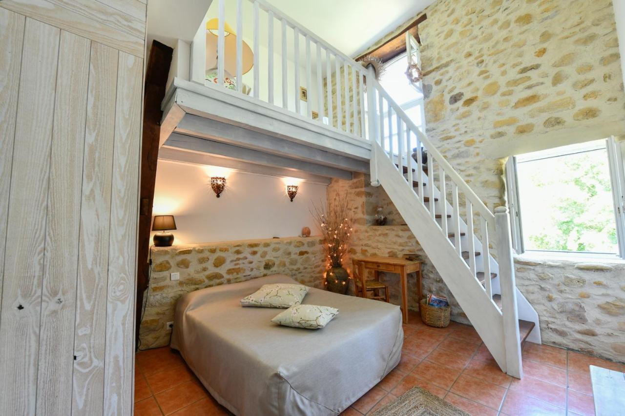 Bed and Breakfast La Ferme Dagué Lasseube Exterior foto