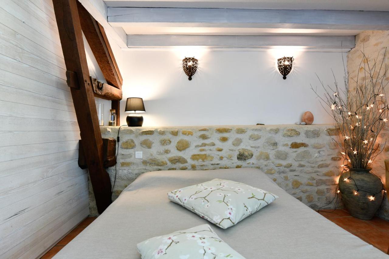 Bed and Breakfast La Ferme Dagué Lasseube Exterior foto