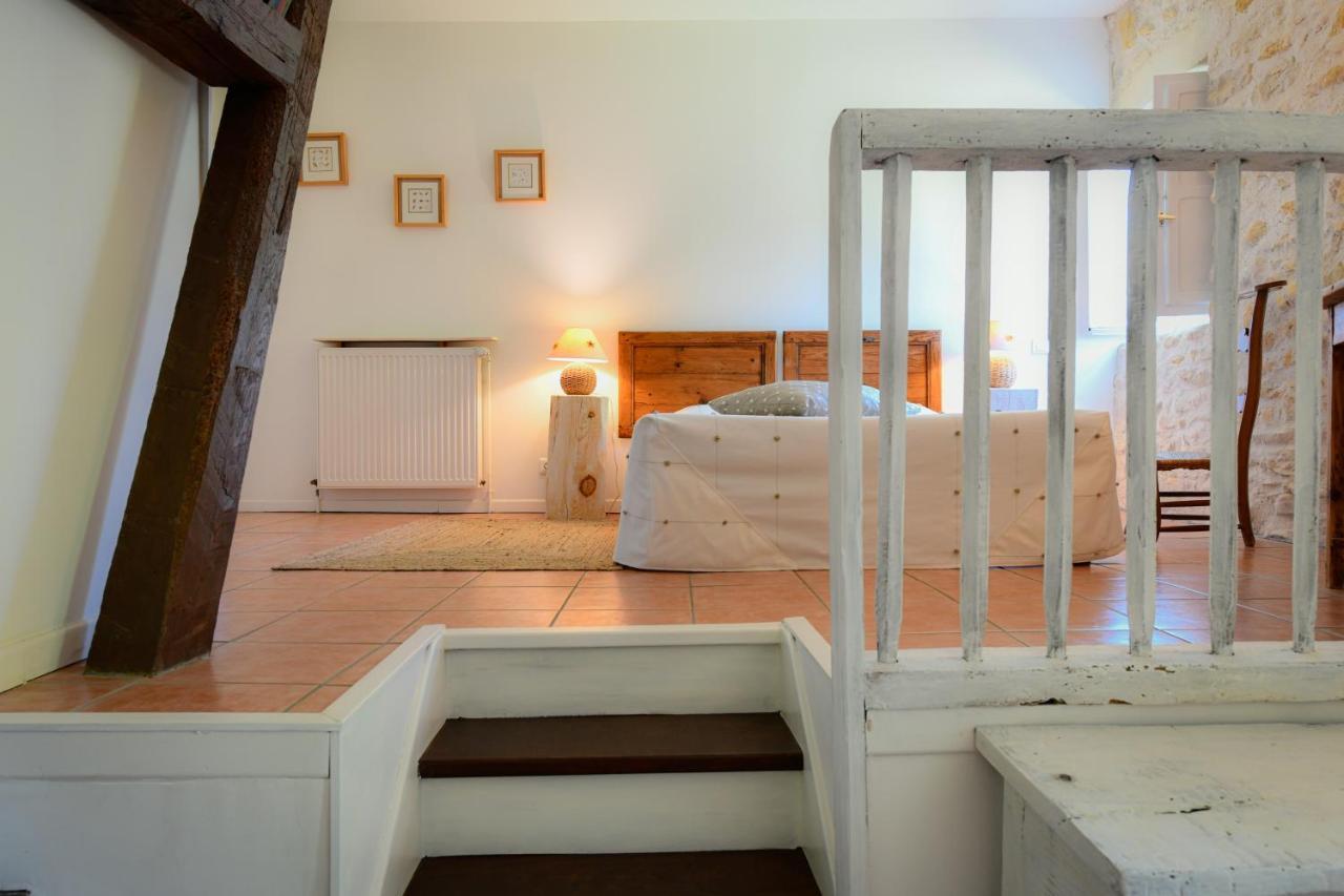 Bed and Breakfast La Ferme Dagué Lasseube Exterior foto
