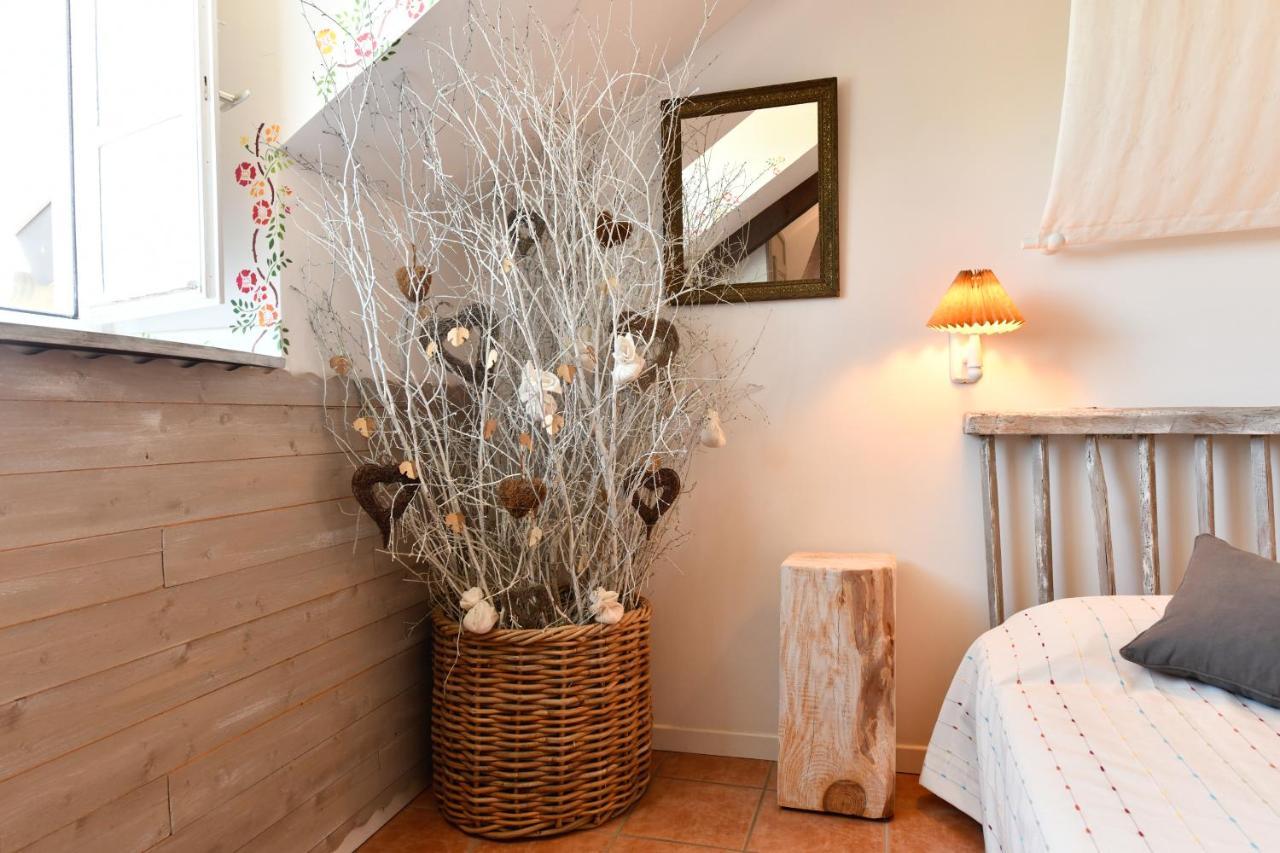 Bed and Breakfast La Ferme Dagué Lasseube Exterior foto